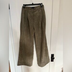 Women’s Wide-Leg Corduroy Pants in Olive Brown